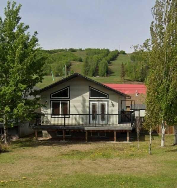Property Photo:  10410 90 Street  AB T8S 1P1 