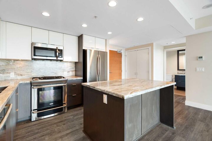 Property Photo:  519 Riverfront Avenue SE 1004  AB T2G 1K6 
