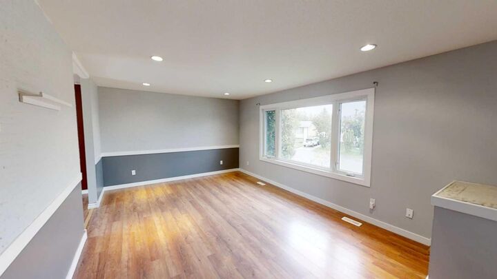 Photo de la propriété: 9218 104 Avenue AB T8V 3W6