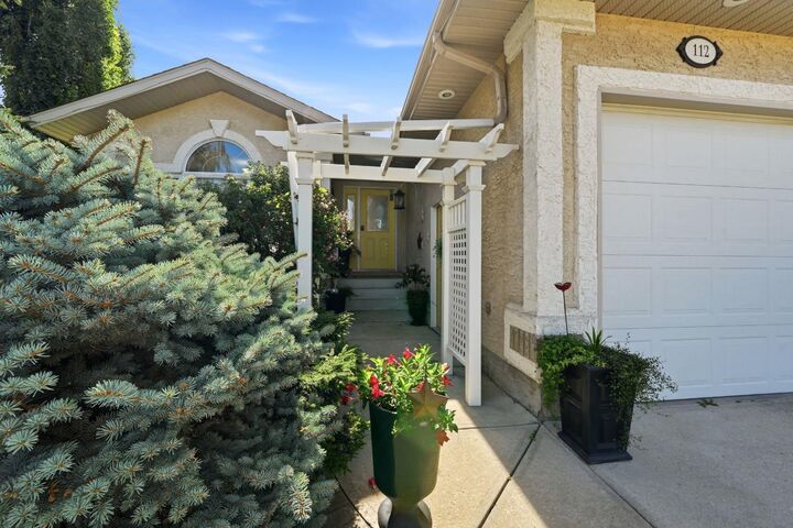 Property Photo:  112 Ammeter Close  AB T4R 2Y5 