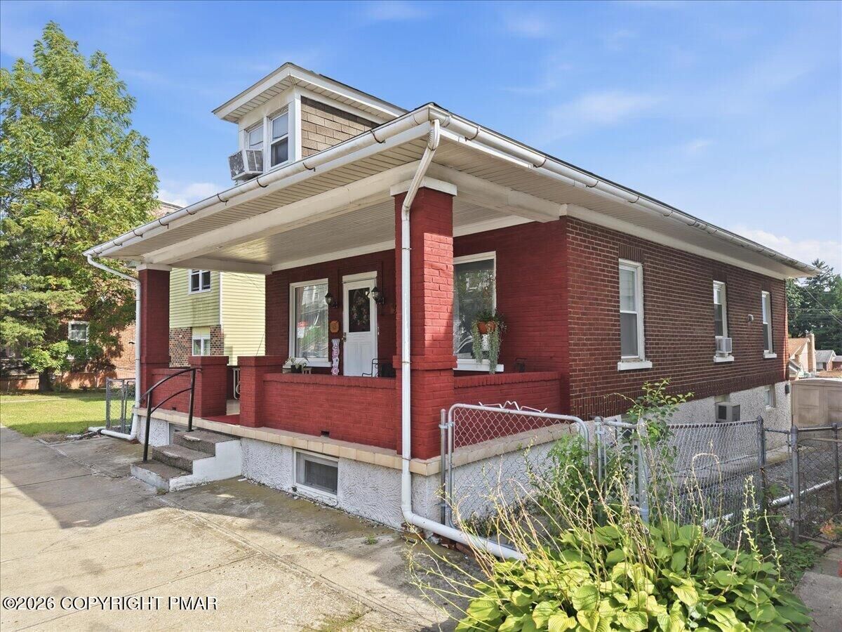 Property Photo: 230 E Susquehanna Street PA 18103