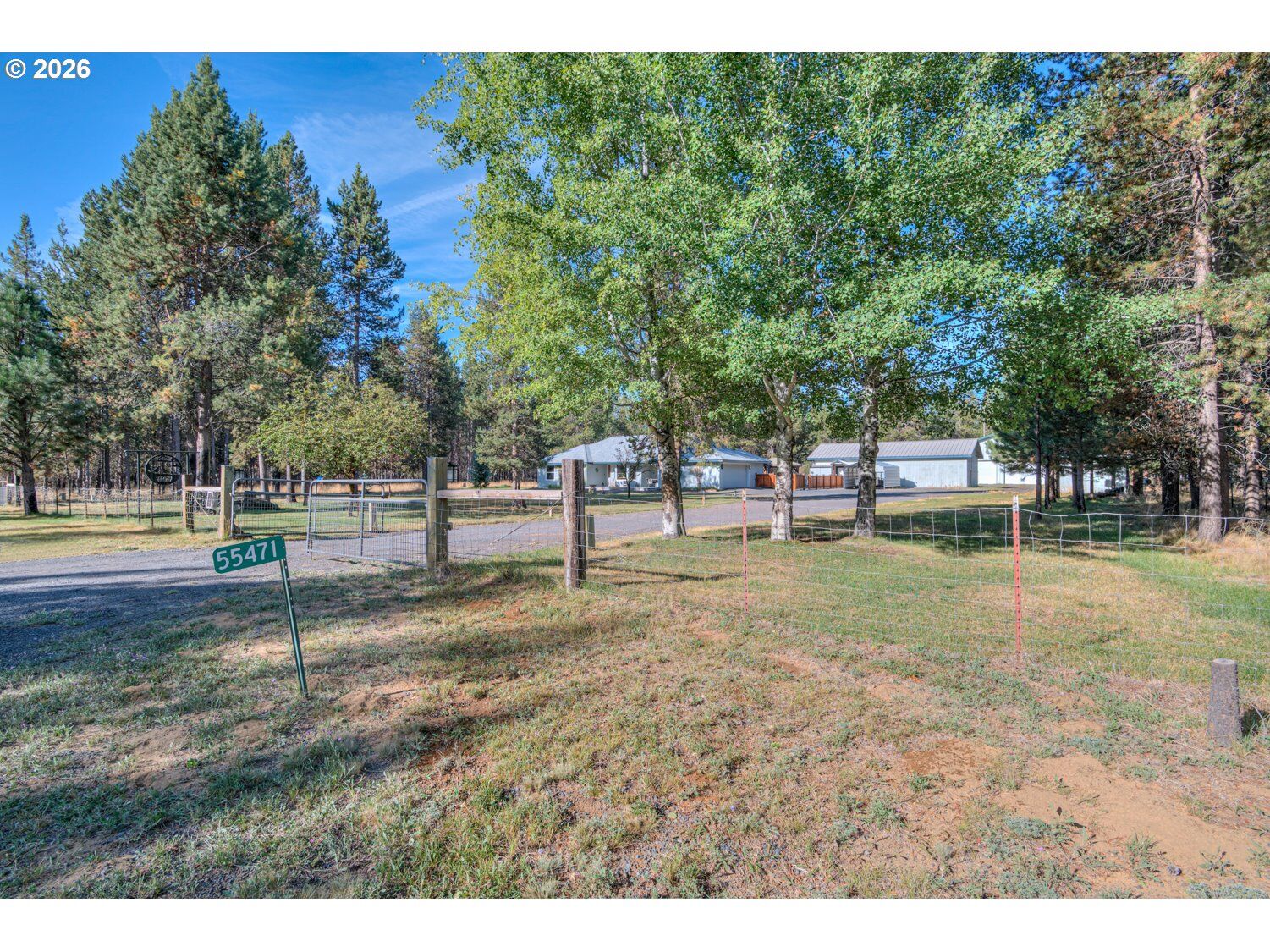 Property Photo: 55471 Richard Way OR 97707