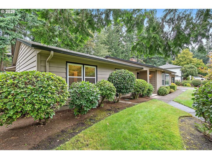 Property Photo:  2615 SW Scenic Dr  OR 97225 