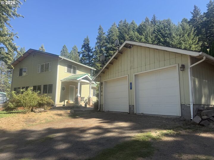 Property Photo:  784 Wall St  WA 98623 