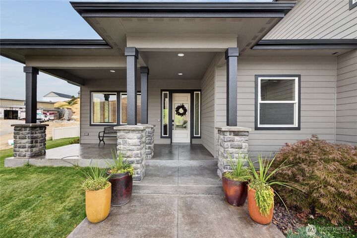 Property Photo: 2025 Broadhurst Pl WA 98801