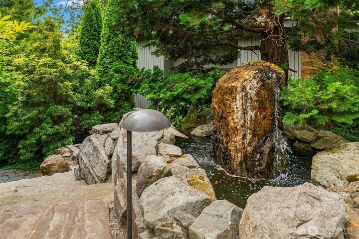 Property Photo:  8410 SE 47th Place  WA 98040 