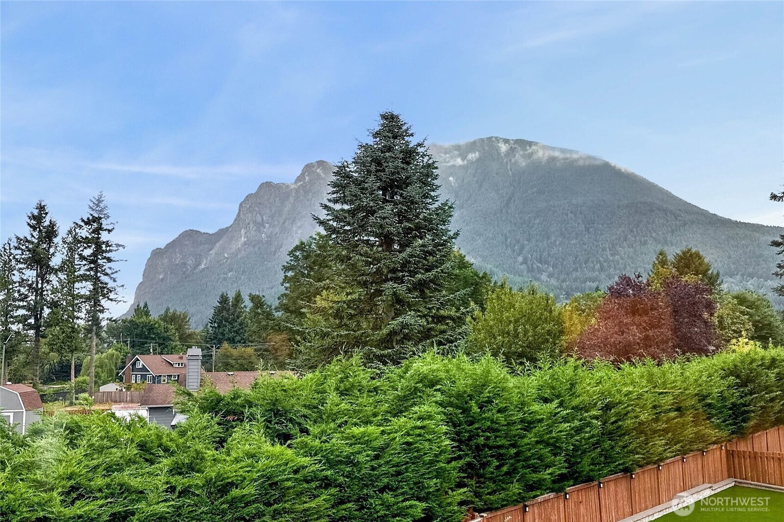 Property Photo: 770 SE 6th Place WA 98045