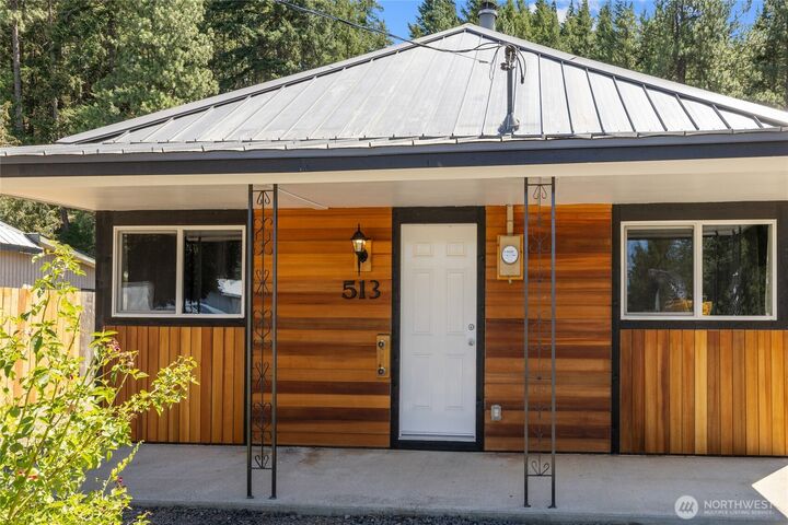 Property Photo:  513  Marie Avenue  WA 98943 