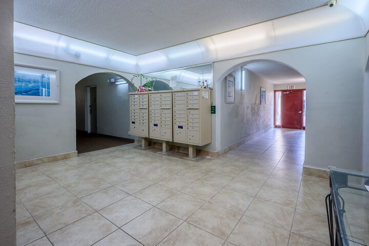 Property Photo: 4047 NW 16th Street 307 FL 33313