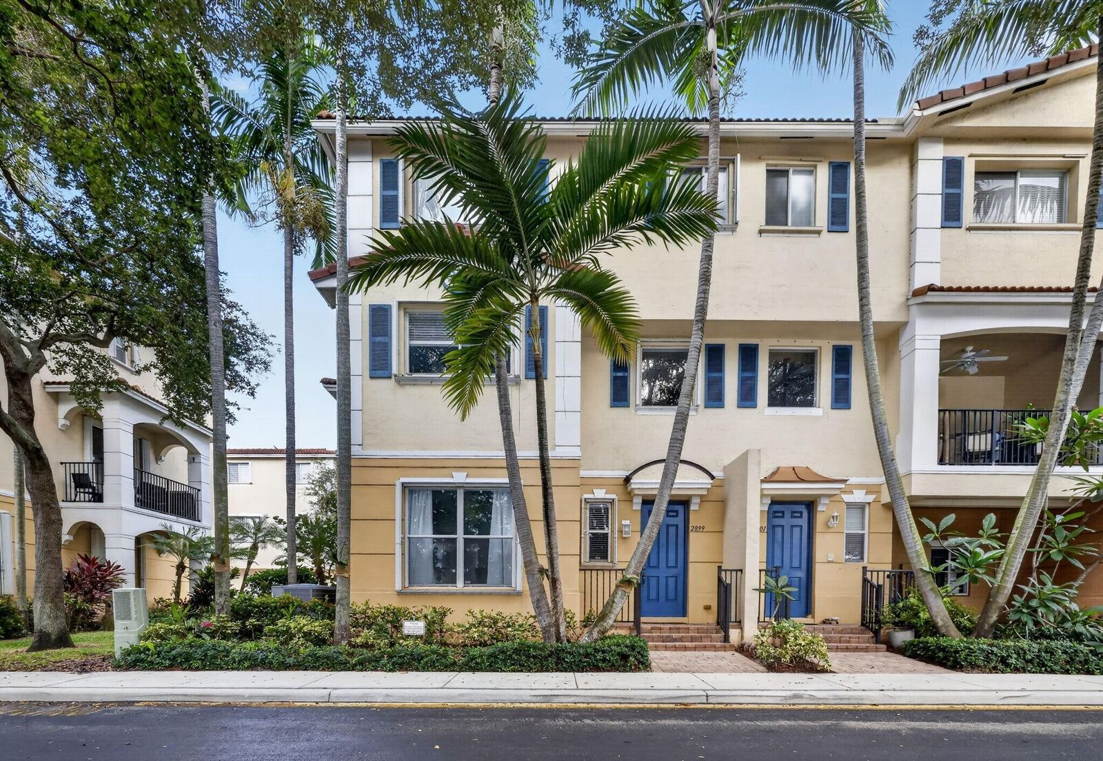 Property Photo:  2899 S Greenleaf Circle  FL 33426 