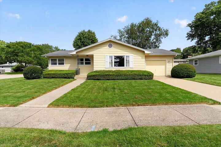 Property Photo: 2016 Moreland Drive WI 53548