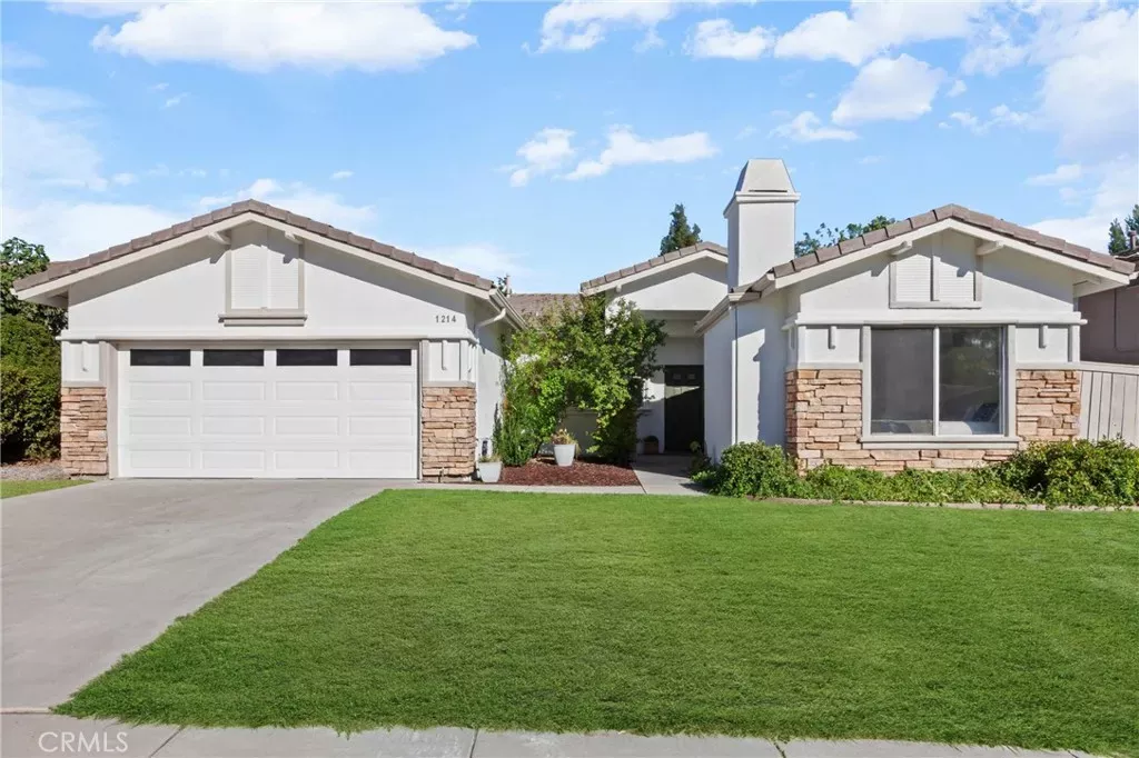 Property Photo: 1214 Shadow Meadow CA 93446