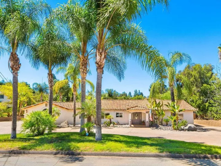 Property Photo:  886 Singing Trails Drive  CA 92019 