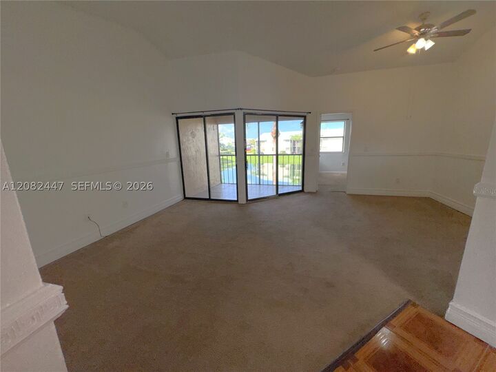 Property Photo:  1190 Washington Cir 1190E  FL 33034 