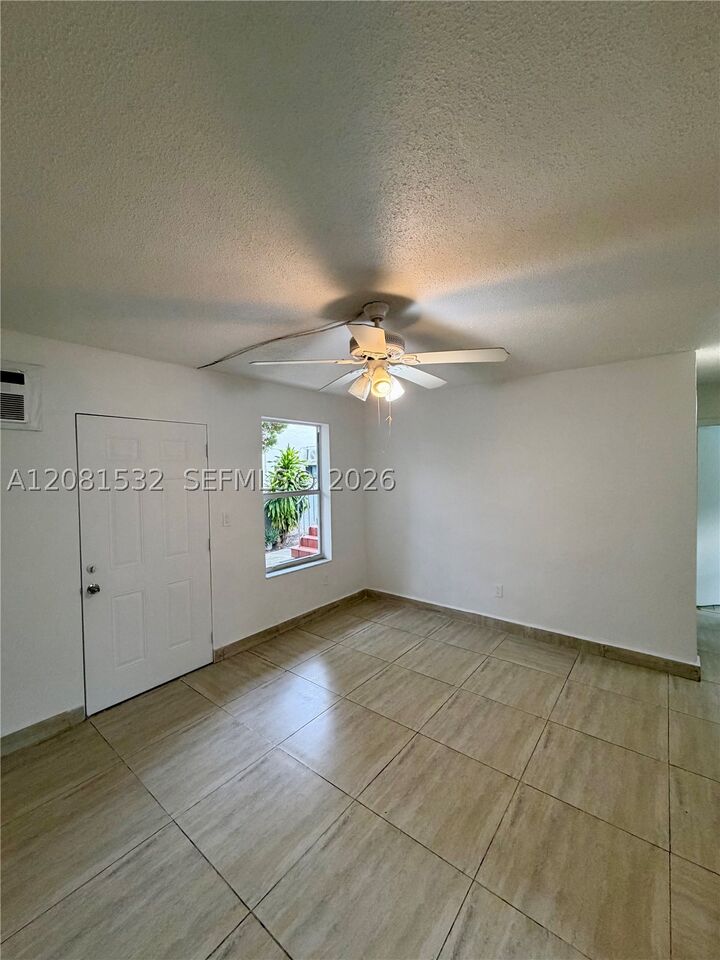 Property Photo:  1045 SW 4th St 2  FL 33130 