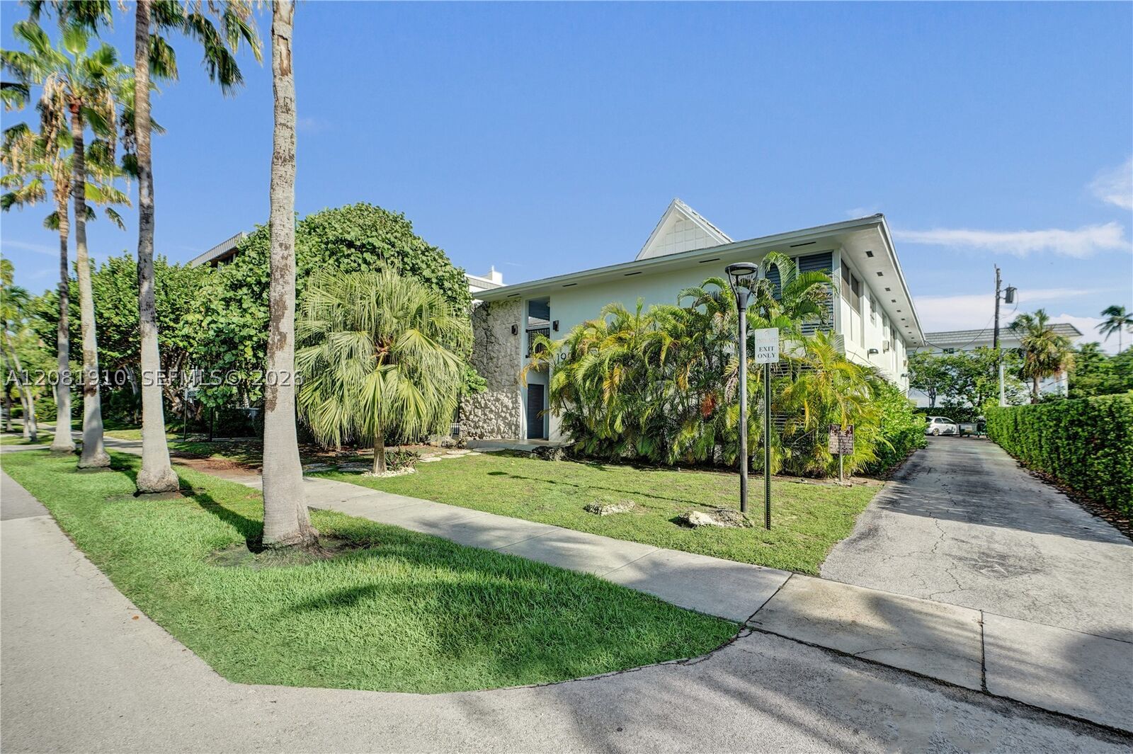 Property Photo:  195 Sunrise Dr 7  FL 33149 