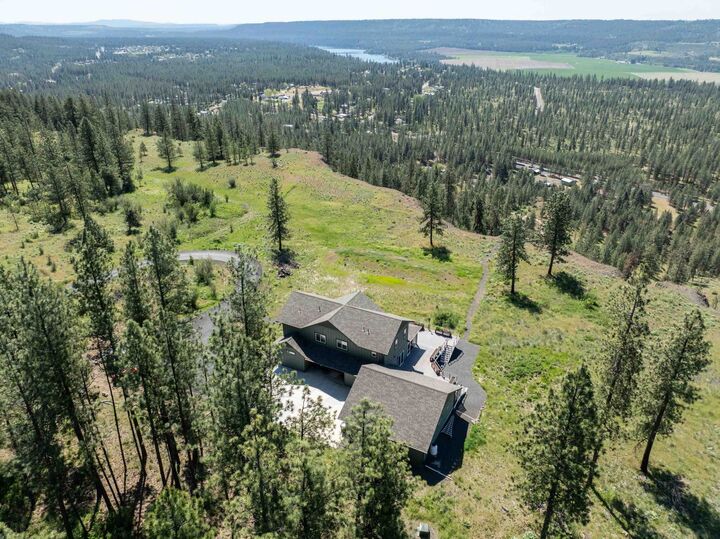 Property Photo:  6560 Pine Ridge Way  WA 99026 