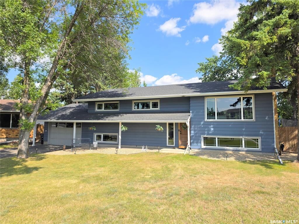 Property Photo:  22 Crocus Place  SK S0K 2M0 