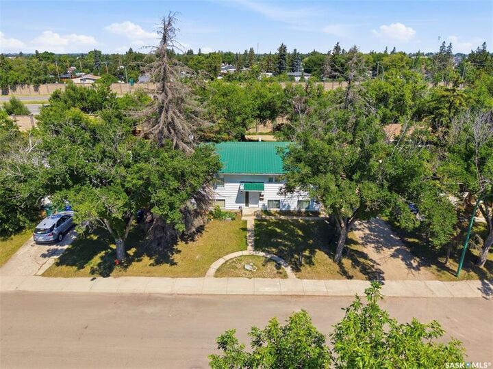 Property Photo:  206 Carleton Drive  SK S7H 4C1 