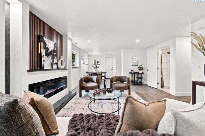Property Photo: 636 S Sycamore Ave WA 99301