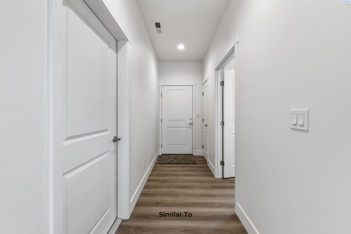 Property Photo: 5820 Redtail Dr WA 99301