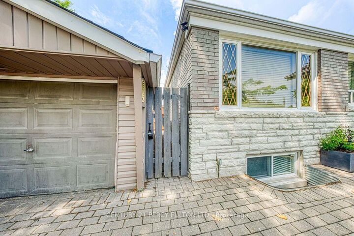 Property Photo:  36 Merryfield Drive Bsmt  ON M1P 1J5 