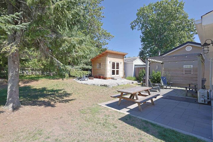 Property Photo:  27 Oak Street  ON N0M 1T0 