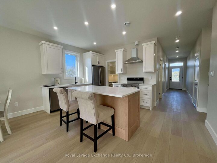 Property Photo:  12 Mercedes Crescent  ON N2Z 1G8 