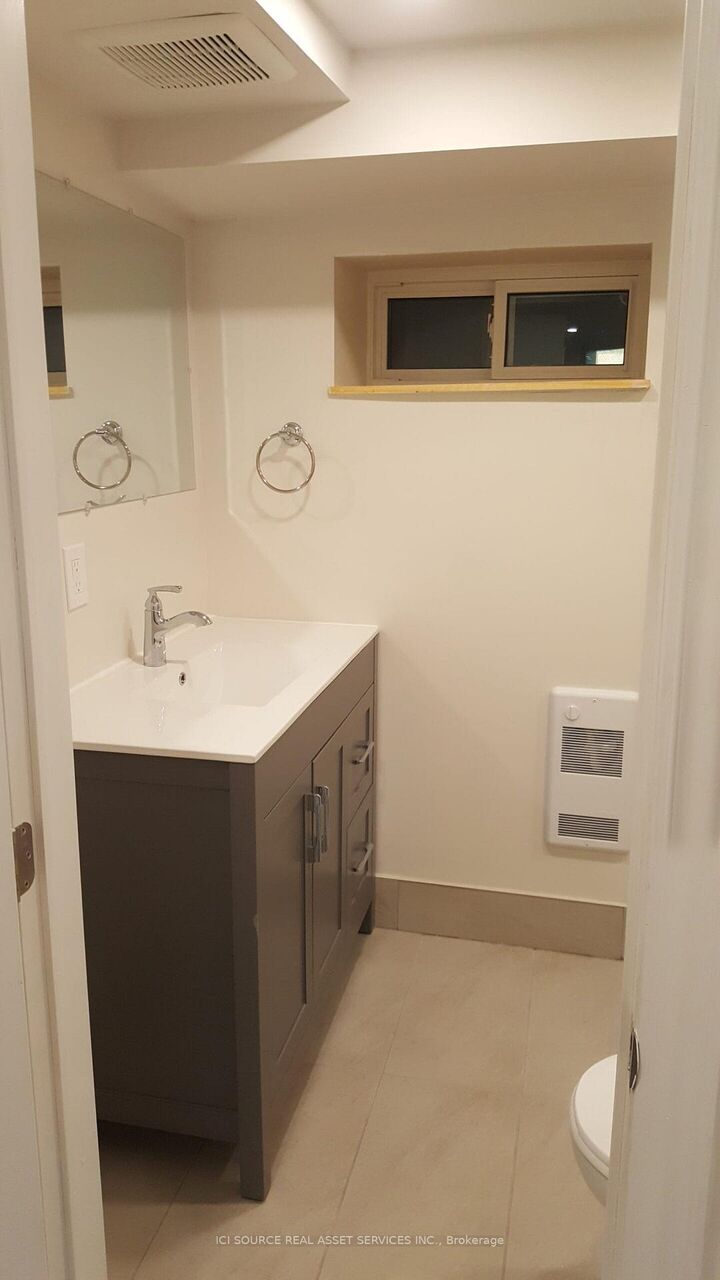 Property Photo:  44 Bartonville Avenue W 5  ON M6M 2B5 