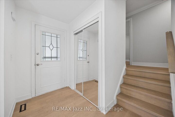 Property Photo:  243 Acadia Drive  ON L1G 1X9 