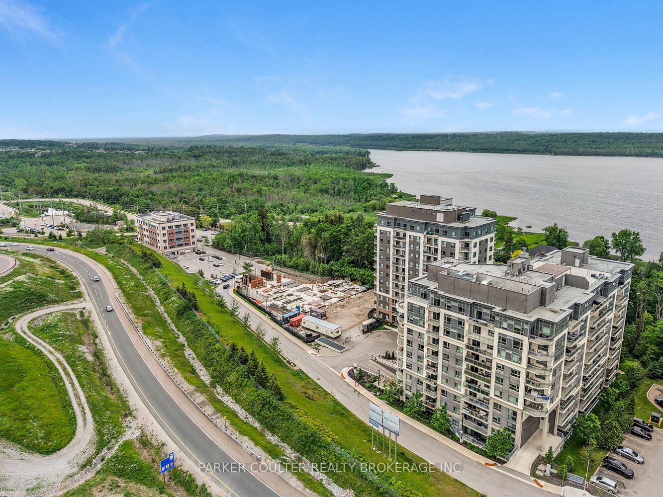 Property Photo: 58 Lakeside Terrace 909 ON L4M 0L5