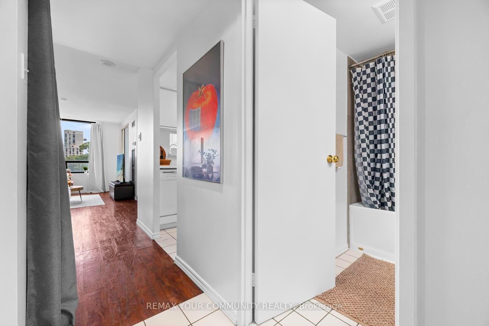 Property Photo:  117 Gerrard Street E 504  ON M5B 2L4 