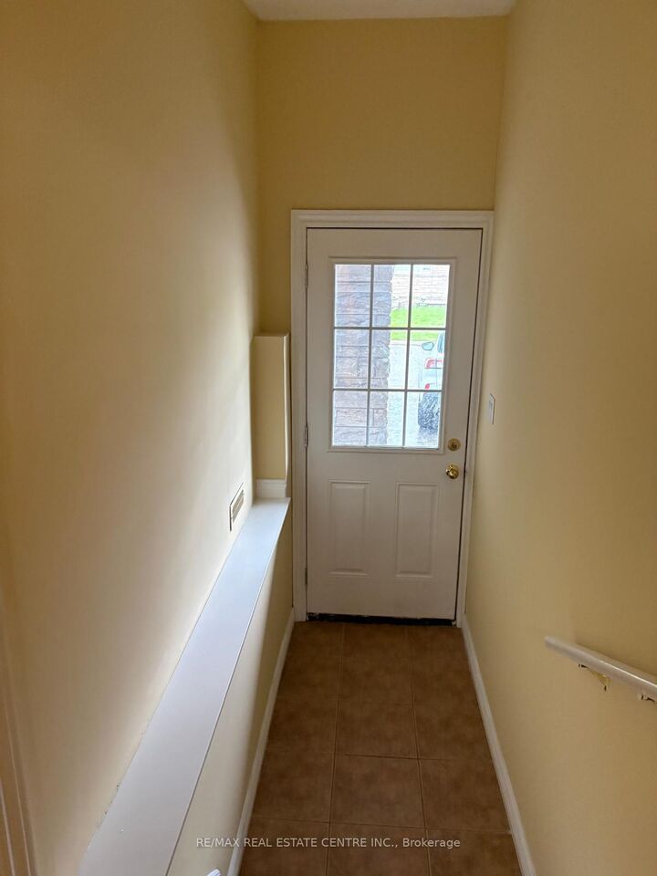 Property Photo:  21 Fahey Drive Bsmt  ON L6Y 0N8 