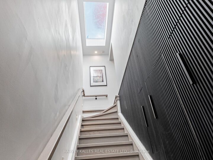 Property Photo:  20 Leslie Garden Lane  ON M4M 3B4 