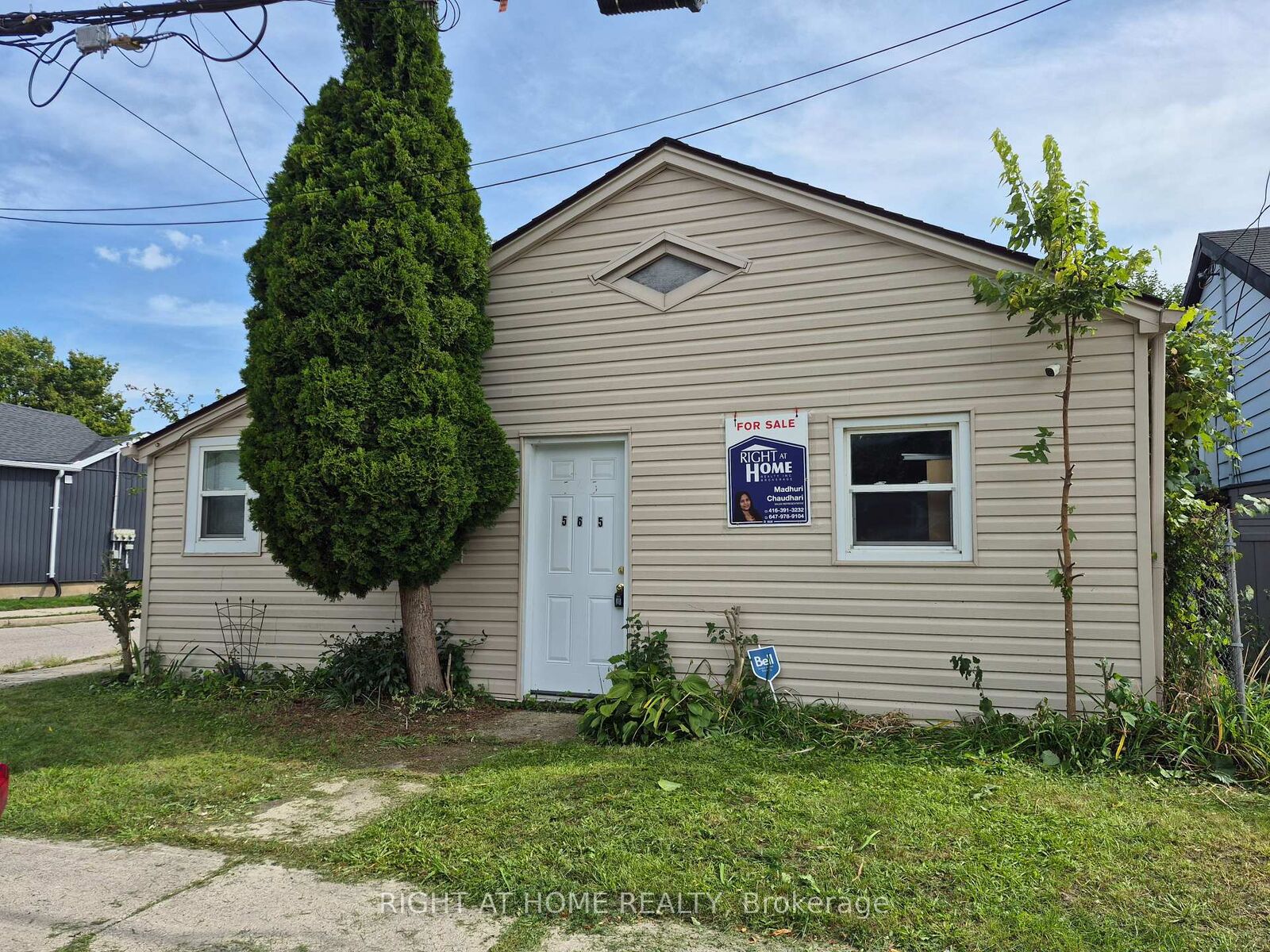 Property Photo:  565 South Street S  ON N6B 1C5 