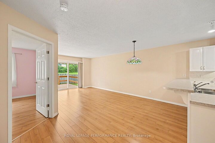 Property Photo:  18 Daphne Crescent  ON K2S 1Y1 