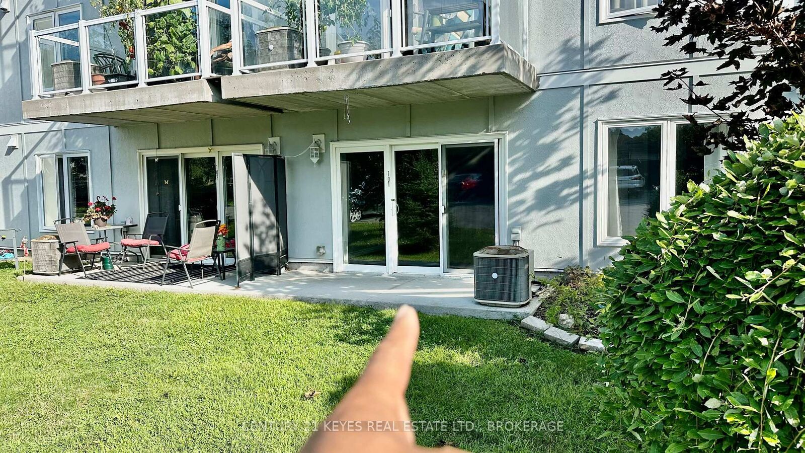 Property Photo:  665 King Street W 101  ON K7G 2H3 