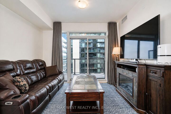 Property Photo:  8960 Jane Street 1502  ON L4K 0N9 