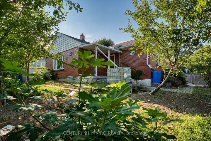Property Photo:  756 Cheapside Street  ON N5Y 3Y7 