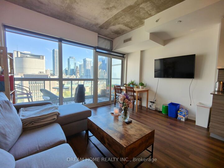 Photo de la propriété:  210 Simcoe Street 1109  ON M5T 0A9 