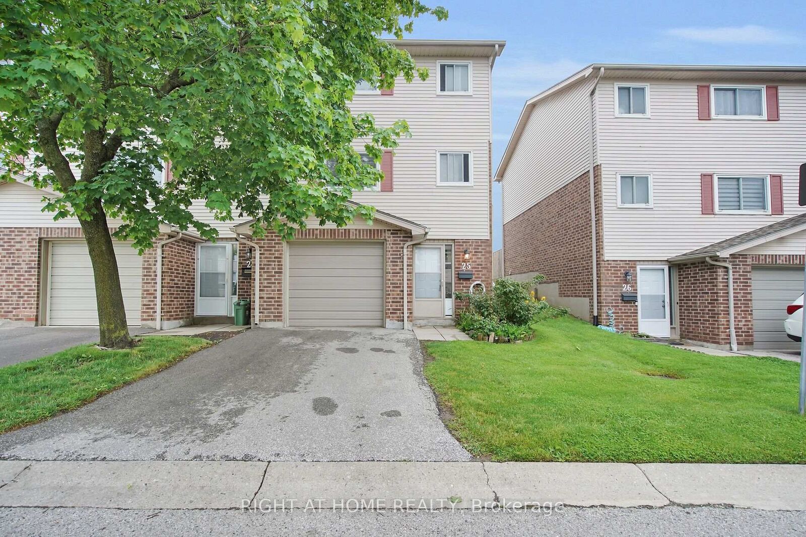 Property Photo:  450 Pond Mills Road 25  ON N5Z 4X2 