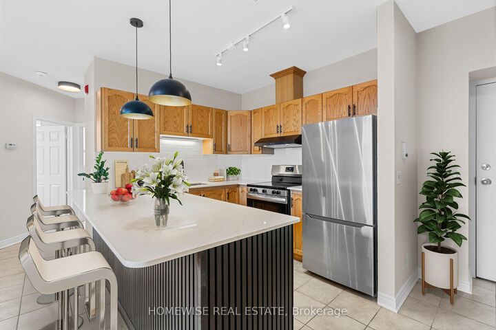 Property Photo:  3635 Dundas Street W 1  ON M6S 2T2 