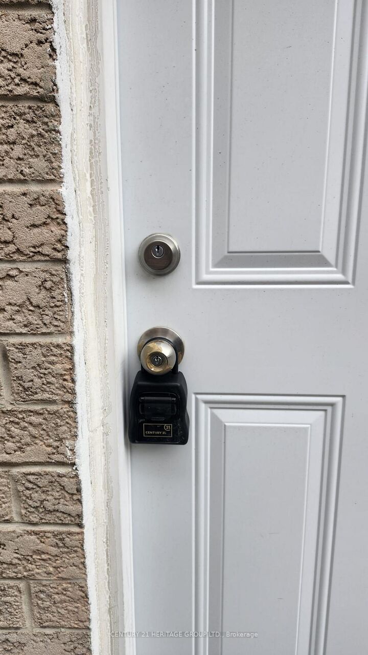 Property Photo:  116 Marbella Road Lower  ON L4H 1L4 