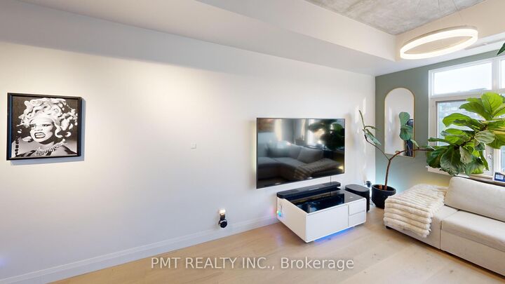 Property Photo:  550 Front Street W Ph17  ON M5V 3N5 