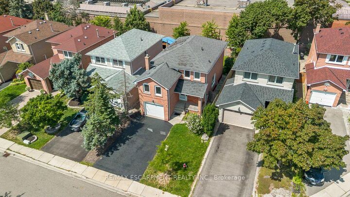 Property Photo:  853 Apple Gate Court  ON L5C 4L8 