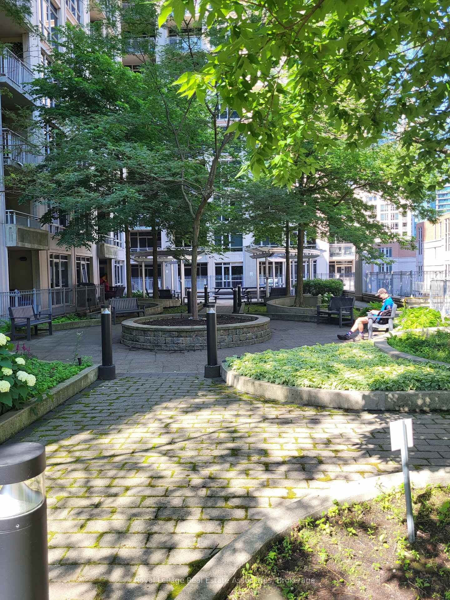 Property Photo:  21 Grand Magazine Street 908  ON M5V 1B5 