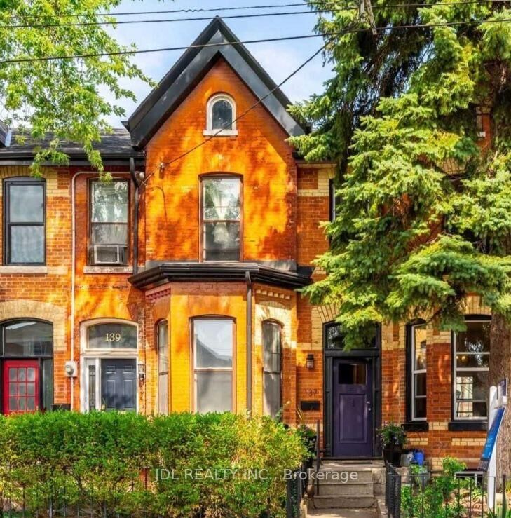 Property Photo:  137 Denison Ave Avenue Suite Aa 2nd Floor  ON M5T 2N2 