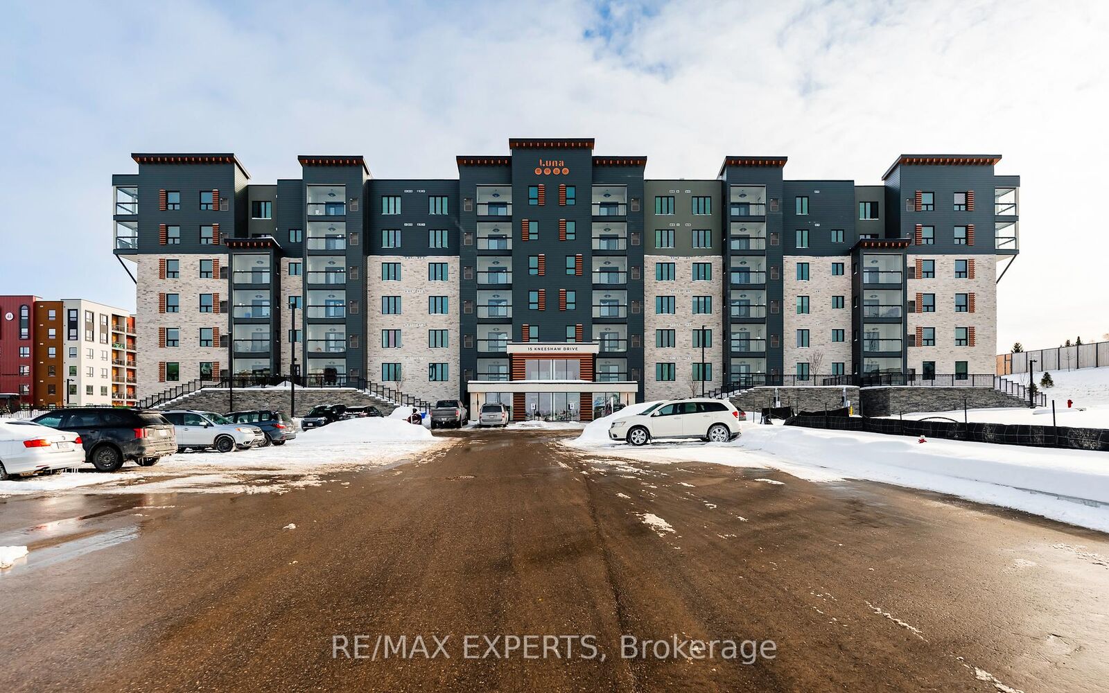 Property Photo:  15 Kneeshaw Drive 409  ON L9J 0X9 