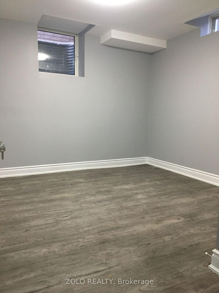 Property Photo:  
