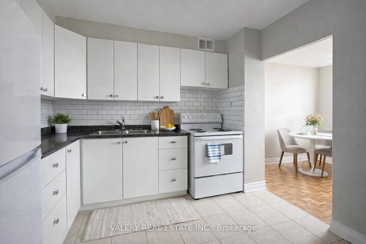 Property Photo:  890 Jane Street 903  ON M6N 4C3 